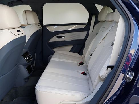 New 2025 Bentley Bentayga Azure V8 image 14