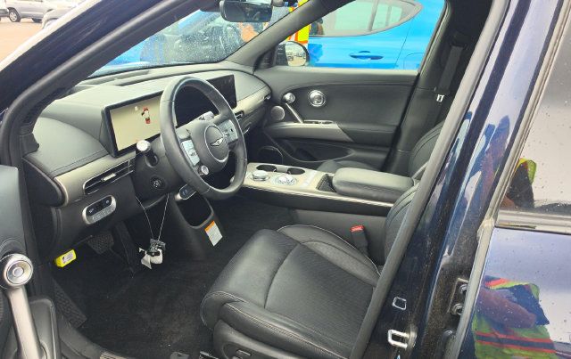 Used 2025 Genesis GV60 Advanced AWD/4WD image 5