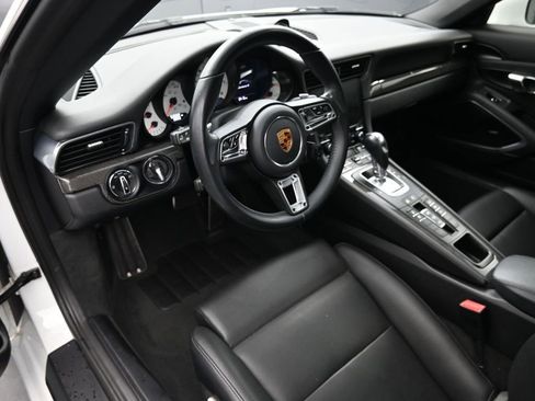 Certified 2018 Porsche 911 Carrera 4 image 4