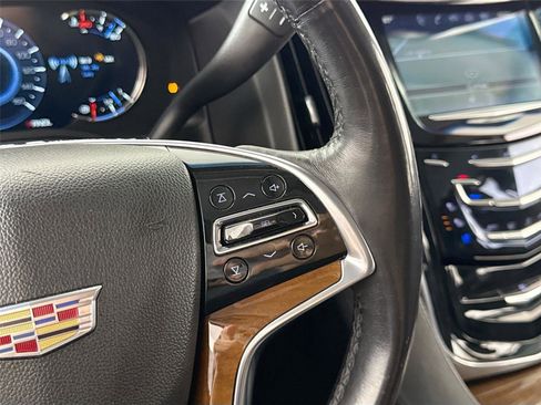 Used 2018 Cadillac Escalade Premium Luxury image 21