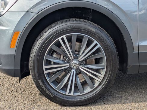 Used 2018 Volkswagen Tiguan SEL AWD/4WD image 40