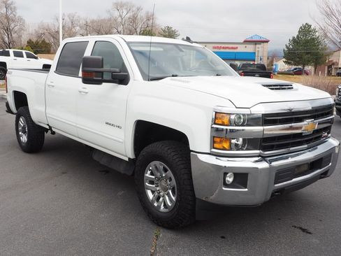 Used 2019 Chevrolet Silverado 2500 LT AWD/4WD image 3
