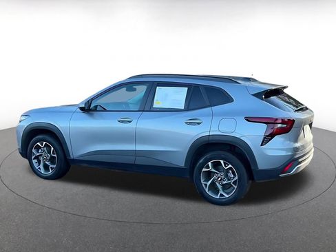 Used 2025 Chevrolet Trax LT w/ LT Convenience Package image 10