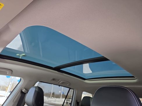 Used 2022 Volkswagen Atlas SEL R-Line image 16