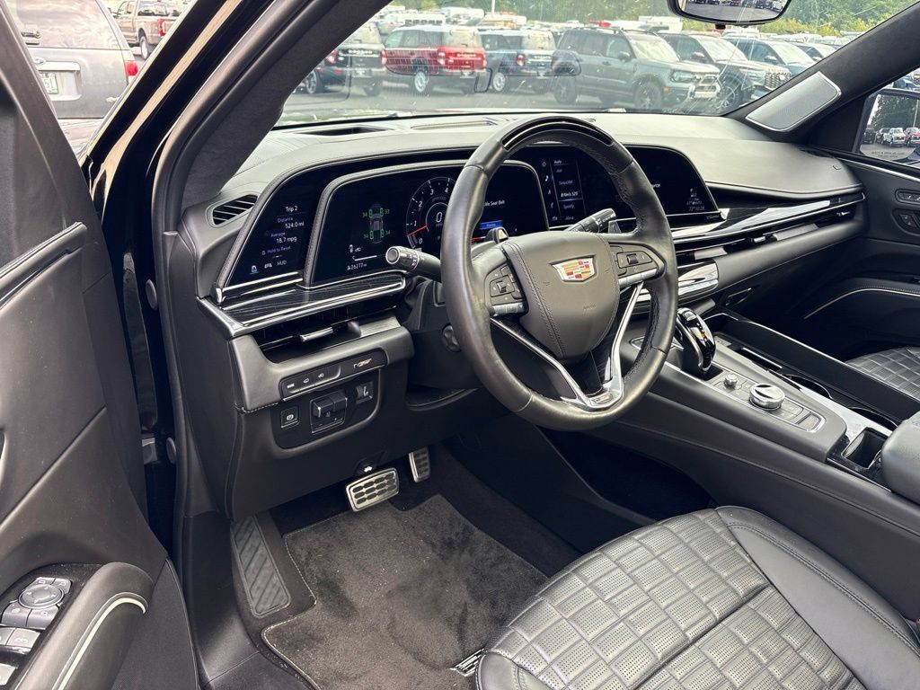 Used 2024 Cadillac Escalade ESV V w/ LPO, ONYX Package AWD/4WD image 7