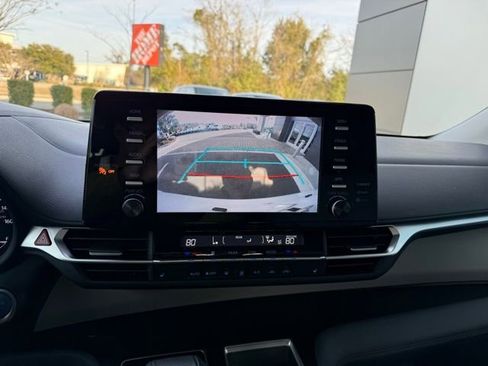 Used 2023 Toyota Sienna XLE image 27