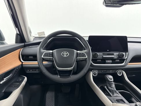 Used 2024 Toyota Grand Highlander Platinum image 26