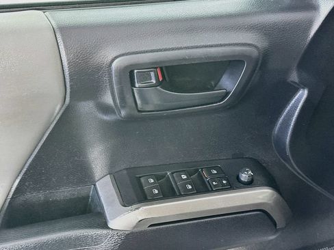 Used 2021 Toyota Tacoma SR5 AWD/4WD image 24