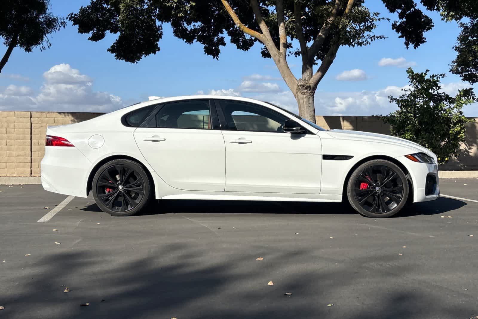 Used 2024 Jaguar XF R-Dynamic SE AWD/4WD image 9