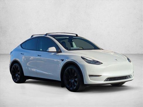 Used 2021 Tesla Model Y Long Range image 3