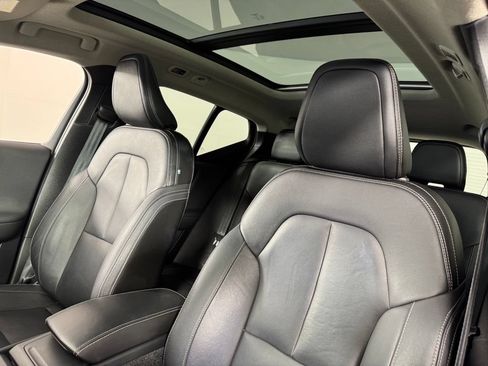 Used 2019 Volvo XC40 T5 Momentum AWD/4WD image 19