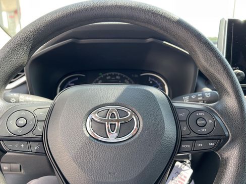Used 2025 Toyota RAV4 LE AWD/4WD image 26
