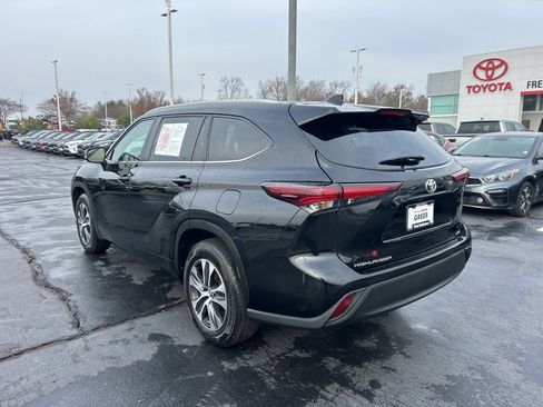 Used 2024 Toyota Highlander XLE image 19