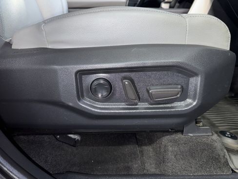 Used 2022 Toyota Tundra Limited image 11