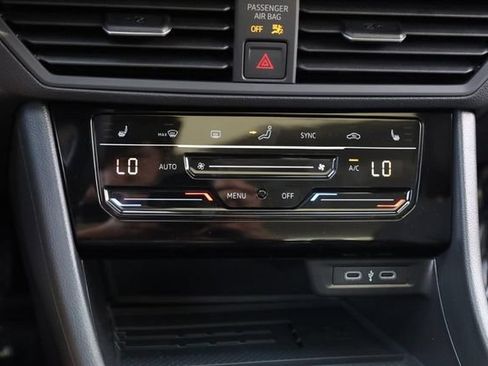 New 2026 Volkswagen Jetta SE FWD image 12