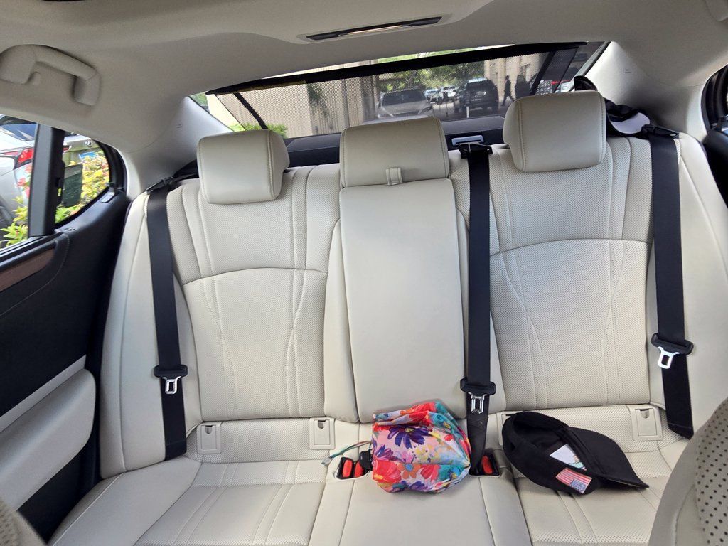 Used 2025 Lexus ES 350 Ultra Luxury w/ Accessory Package (Z2) FWD image 10