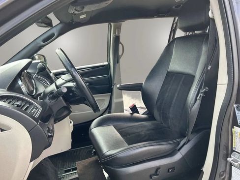 Used 2018 Dodge Grand Caravan SXT FWD image 11