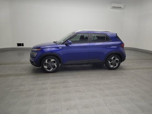 Used 2020 Hyundai Venue SEL w/ Convenience + Premium Package FWD image 2