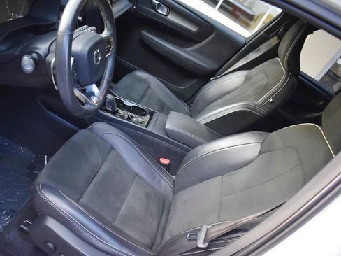 Used 2019 Volvo XC40 T5 R-Design AWD/4WD image 12