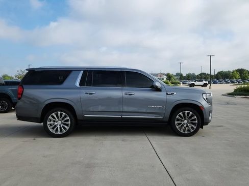 Used 2022 GMC Yukon XL Denali AWD/4WD image 2