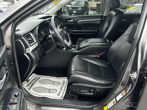 Used 2019 Toyota Highlander Limited AWD/4WD image 18