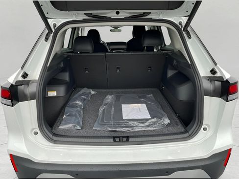 Used 2025 Volkswagen Tiguan SE image 29