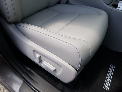Used 2019 Toyota Highlander XLE FWD image 45