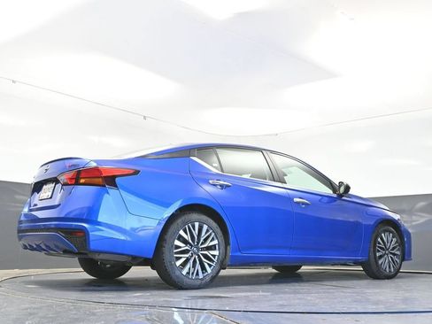 Used 2025 Nissan Altima 2.5 SV FWD image 48