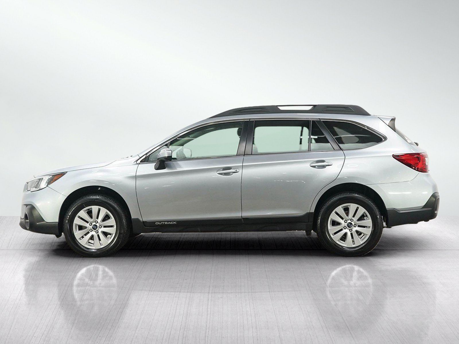 Used 2018 Subaru Outback 2.5i Premium AWD/4WD image 2