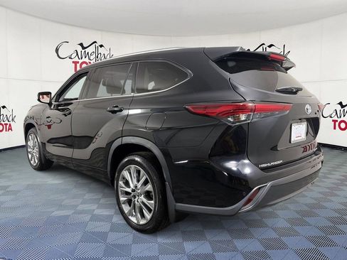 Used 2023 Toyota Highlander Limited FWD image 5