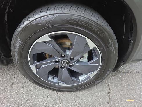 Certified 2025 Nissan Rogue SV FWD image 11