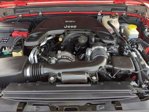 Used 2018 Jeep Wrangler Unlimited Sahara image 22