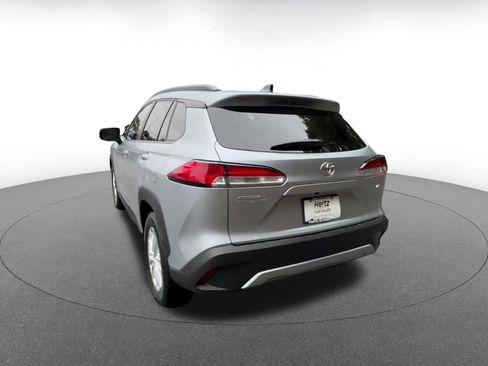 Used 2025 Toyota Corolla Cross LE image 11