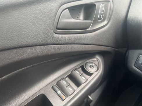 Used 2019 Ford Escape S image 8