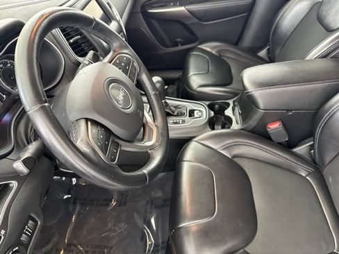 Used 2019 Jeep Cherokee Latitude Plus AWD/4WD image 25