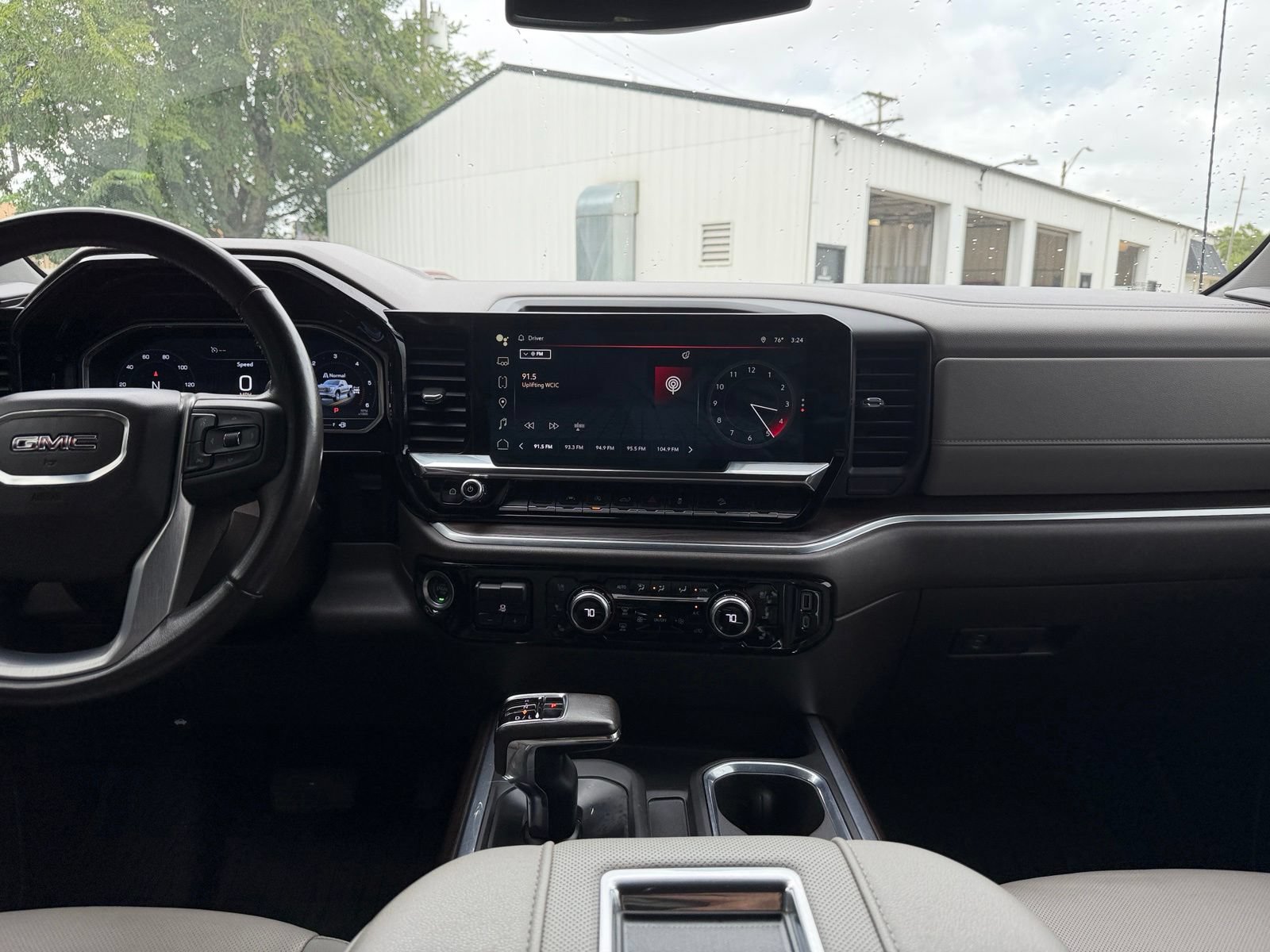 Used 2022 GMC Sierra 1500 SLT w/ SLT Premium Package AWD/4WD image 18
