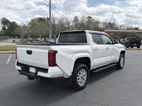 Used 2025 Toyota Tacoma SR5 image 5
