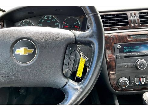 Used 2013 Chevrolet Impala LTZ FWD image 28