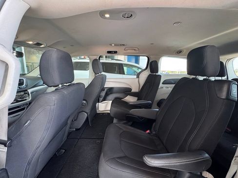 Used 2023 Chrysler Voyager LX FWD image 21
