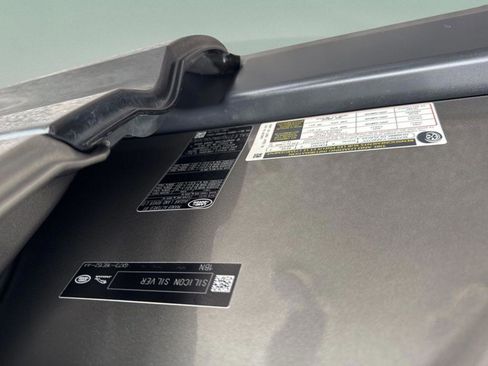 Used 2022 Land Rover Defender 110 X-Dynamic SE image 23