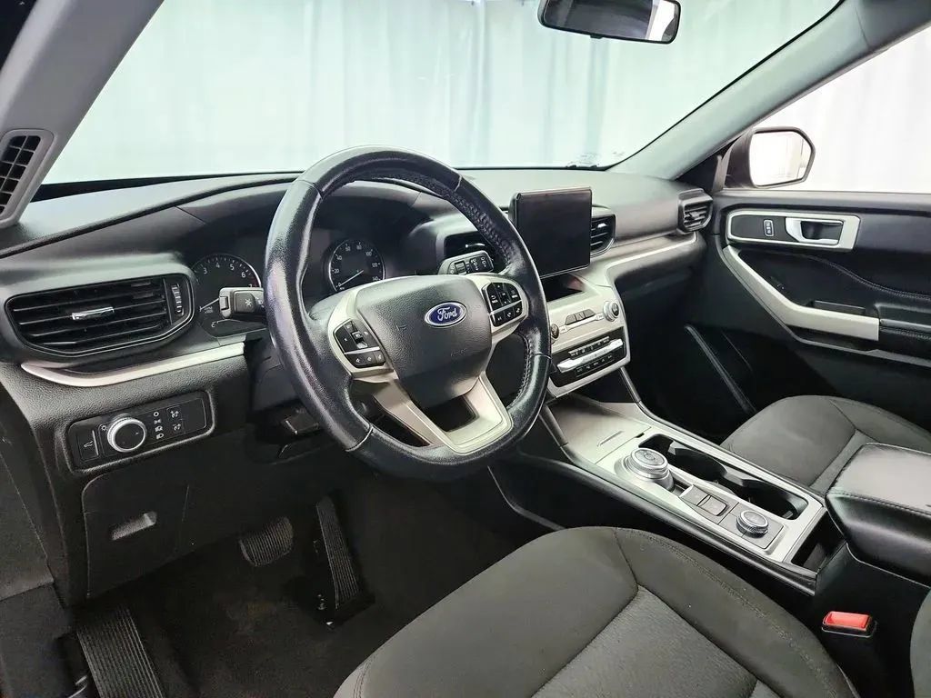 Used 2022 Ford Explorer XLT AWD/4WD image 10