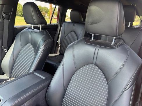 Used 2023 Toyota Highlander XSE FWD image 11