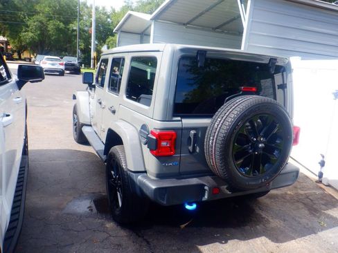 Used 2022 Jeep Wrangler Unlimited Sahara w/ Cold Weather Group AWD/4WD image 4