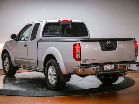 Used 2020 Nissan Frontier SV RWD image 2