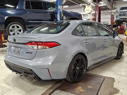 Used 2022 Toyota Corolla SE image 3