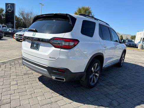 Used 2023 Honda Pilot Elite image 9