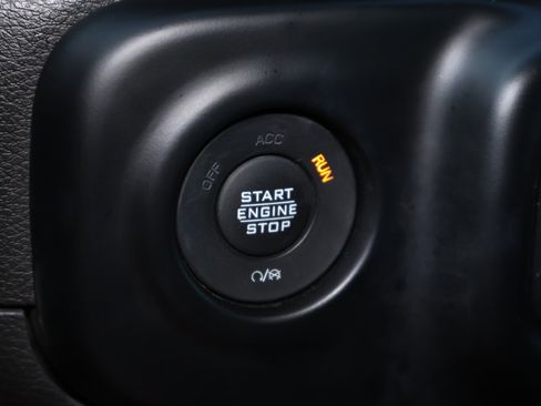 Used 2022 Jeep Wrangler Unlimited Sahara w/ Cold Weather Group AWD/4WD image 15