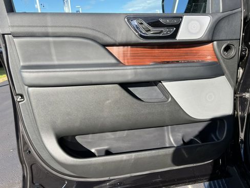 Used 2022 Lincoln Navigator L Reserve image 16