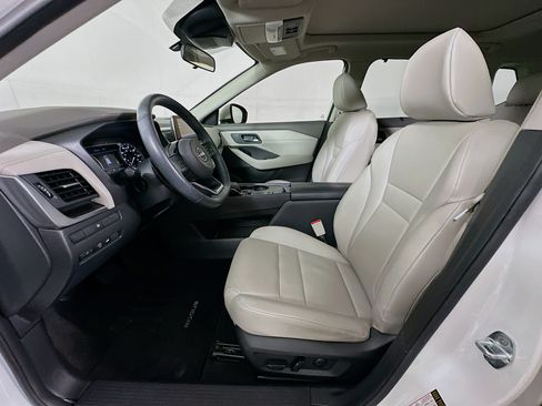 Used 2023 Nissan Rogue SV w/ SV Premium B Package FWD image 13
