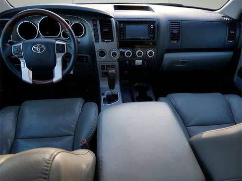 Used 2017 Toyota Sequoia Platinum image 15